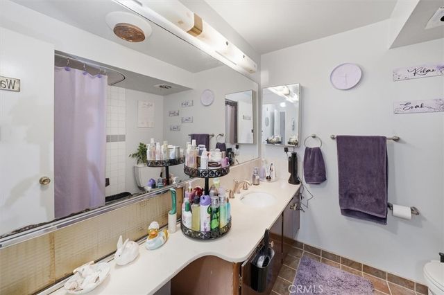 19220 Avenue Of The Oaks A, Newhall, CA 91321