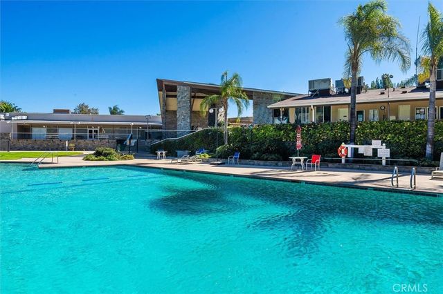 19220 Avenue Of The Oaks A, Newhall, CA 91321