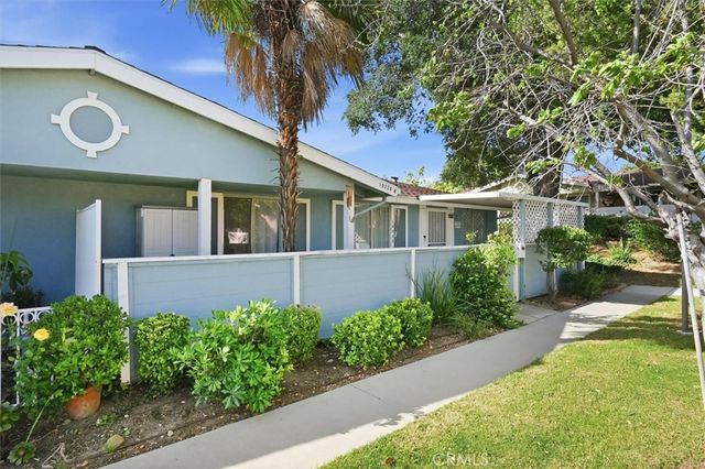 19220 Avenue Of The Oaks A, Newhall, CA 91321