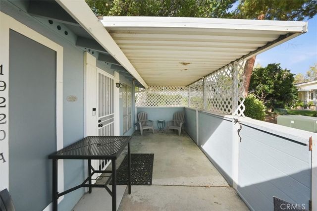 19220 Avenue Of The Oaks A, Newhall, CA 91321