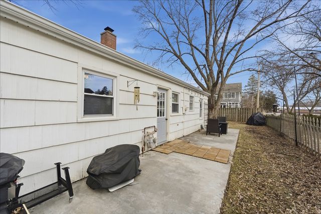 321 Grant Avenue, Geneva, IL 60134