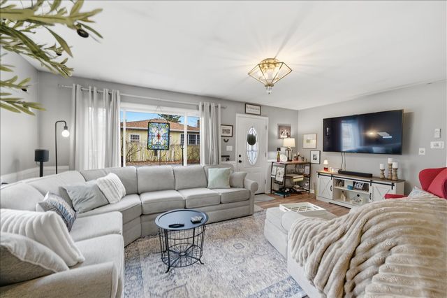 321 Grant Avenue, Geneva, IL 60134