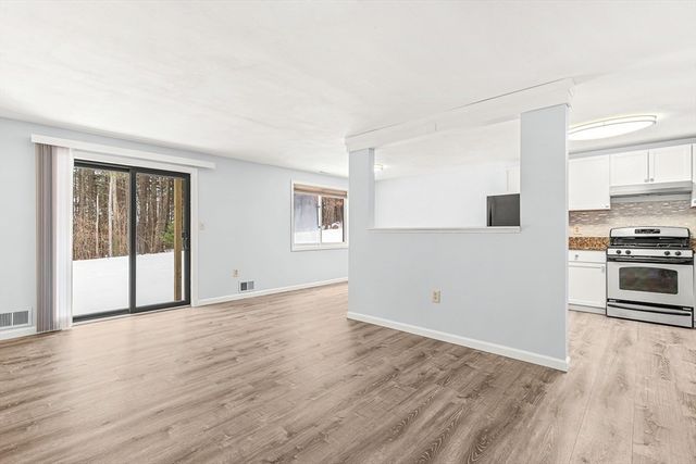 14 Centercrest Dr 14, Tyngsborough, MA 01879