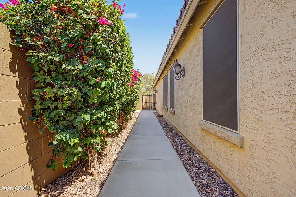 Image 7 of property listing at 14841 W LUNA Drive S, Litchfield Park, AZ 85340