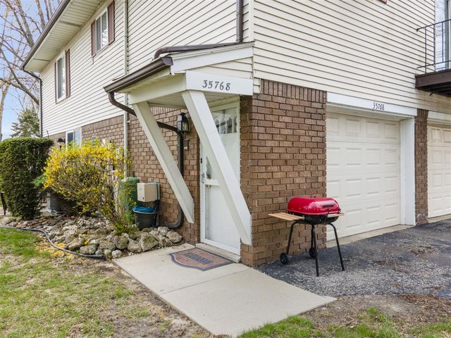35768 Union Lake Road, Harrison Twp, MI 48045