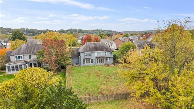 332 NE Parks Edge Drive, Lee's Summit, MO 64064