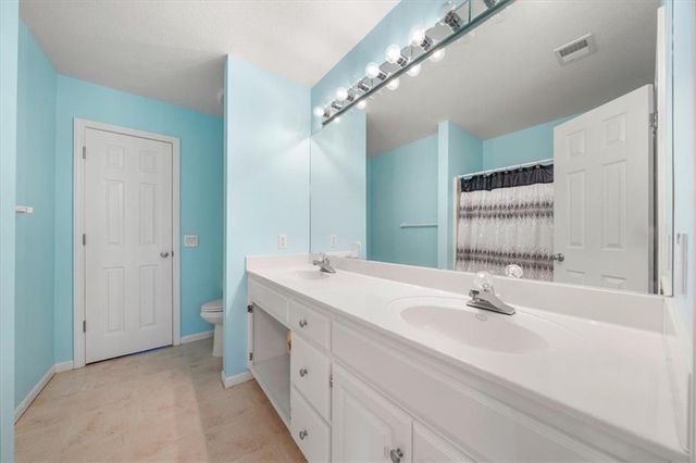 332 NE Parks Edge Drive, Lee's Summit, MO 64064