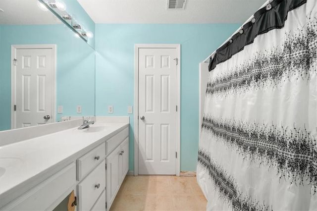 332 NE Parks Edge Drive, Lee's Summit, MO 64064