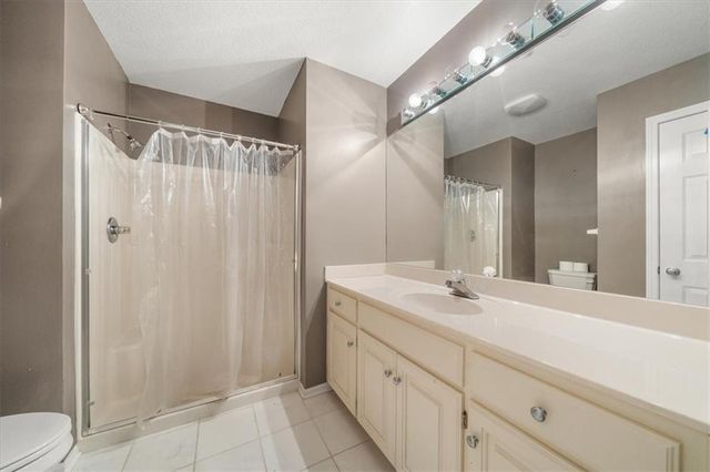 332 NE Parks Edge Drive, Lee's Summit, MO 64064