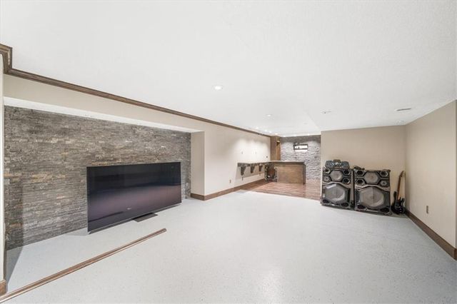 332 NE Parks Edge Drive, Lee's Summit, MO 64064