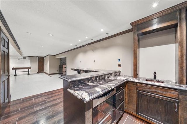332 NE Parks Edge Drive, Lee's Summit, MO 64064
