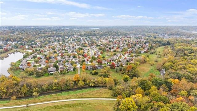 332 NE Parks Edge Drive, Lee's Summit, MO 64064