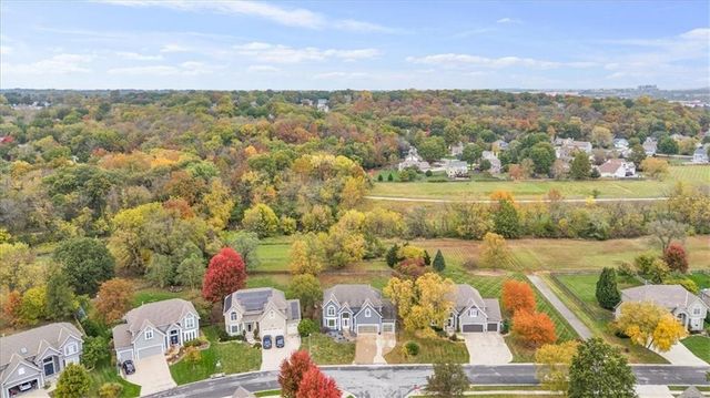 332 NE Parks Edge Drive, Lee's Summit, MO 64064