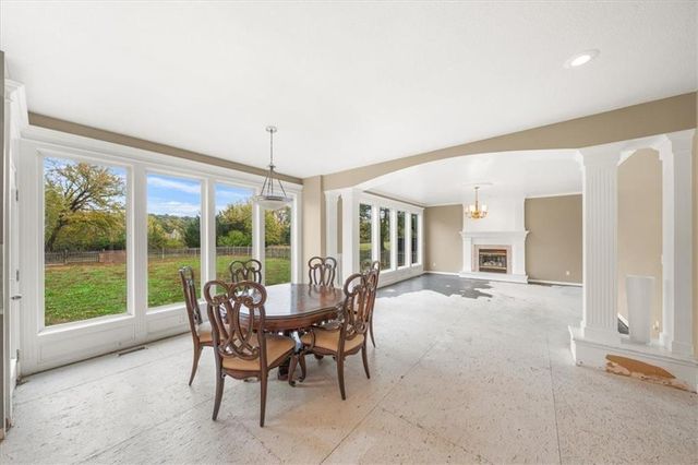 332 NE Parks Edge Drive, Lee's Summit, MO 64064