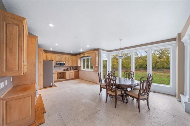 332 NE Parks Edge Drive, Lee's Summit, MO 64064