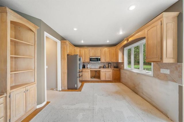 332 NE Parks Edge Drive, Lee's Summit, MO 64064