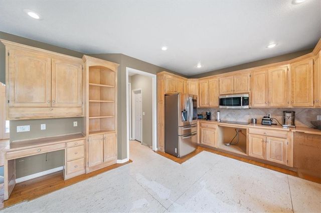 332 NE Parks Edge Drive, Lee's Summit, MO 64064