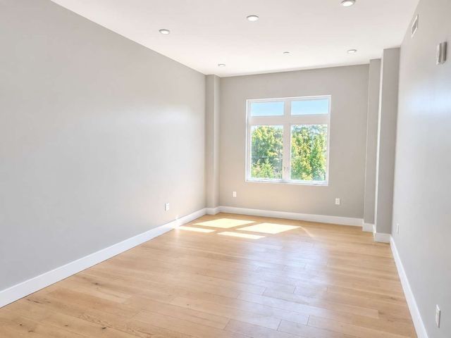 60 Cross St E 211, Somerville, MA 02145