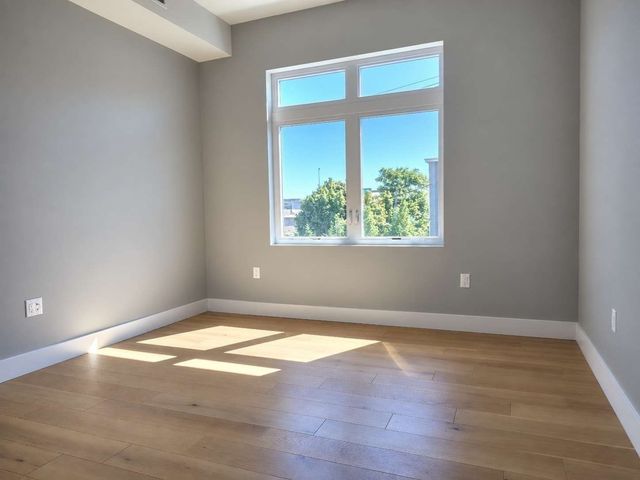 60 Cross St E 211, Somerville, MA 02145