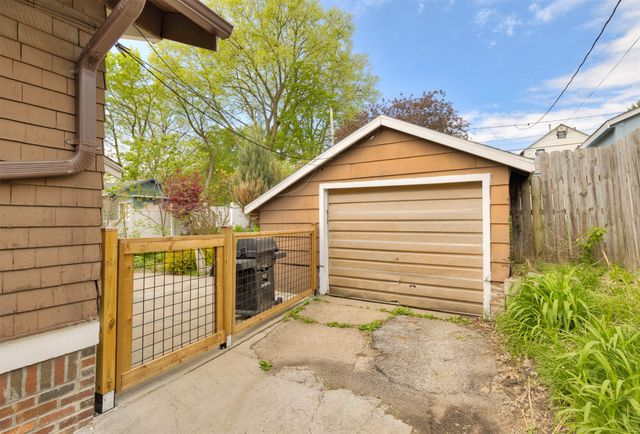916 24th Street, Des Moines, IA 50312