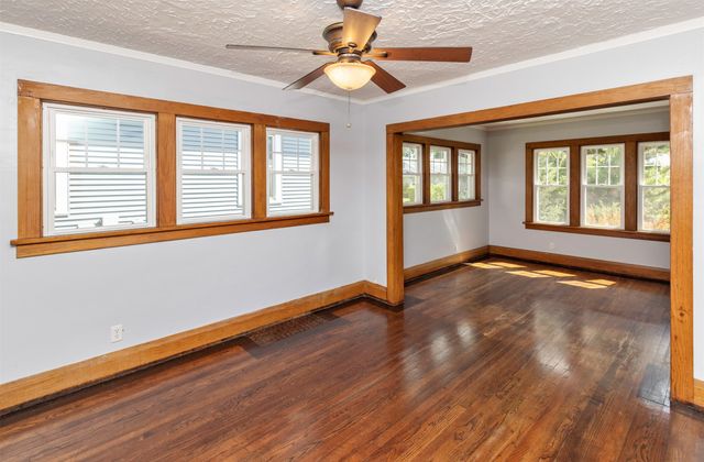 916 24th Street, Des Moines, IA 50312