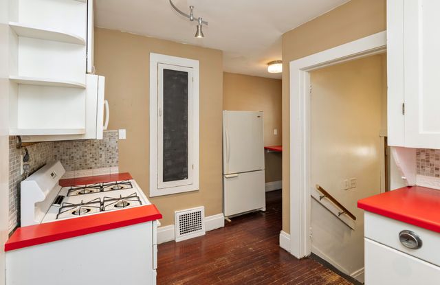 916 24th Street, Des Moines, IA 50312