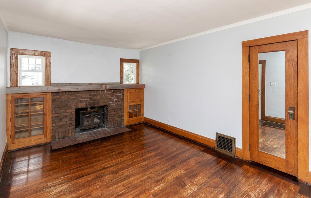 916 24th Street, Des Moines, IA 50312
