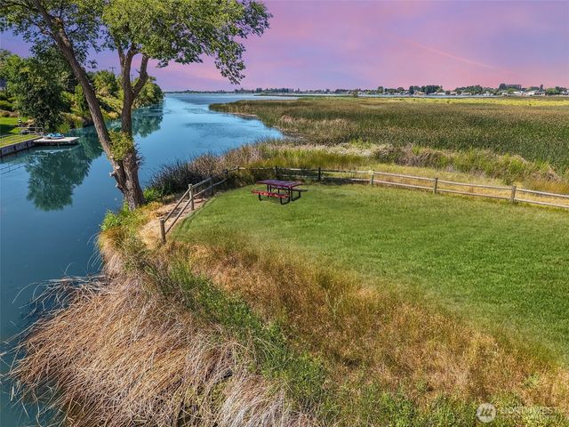 1300 W Marina Drive #33, Moses Lake, WA 98837