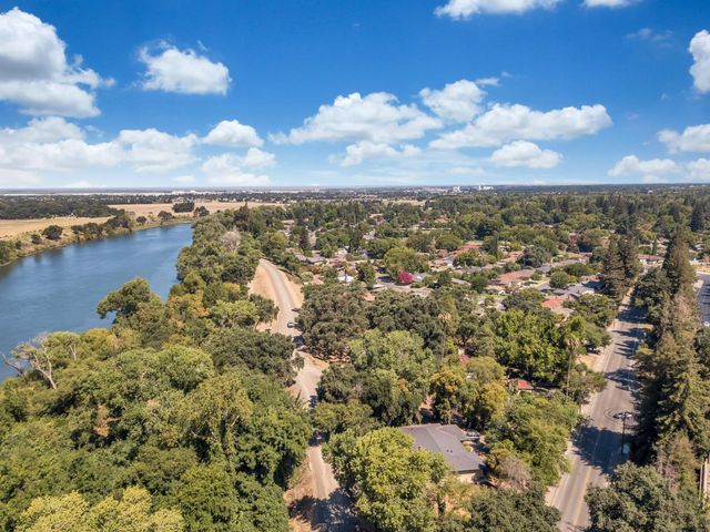 5720 Riverside Blvd, Sacramento, CA 95822