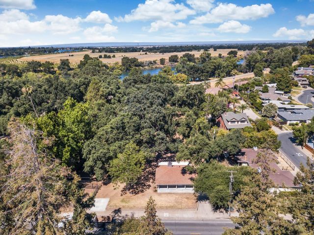 5720 Riverside Blvd, Sacramento, CA 95822