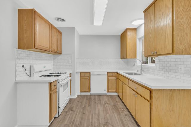 5720 Riverside Blvd, Sacramento, CA 95822