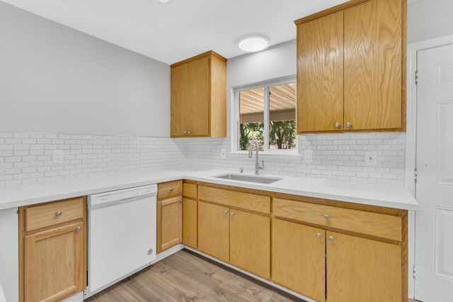 5720 Riverside Blvd, Sacramento, CA 95822