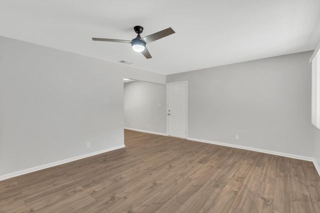 5720 Riverside Blvd, Sacramento, CA 95822