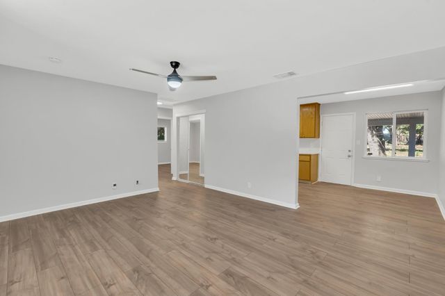 5720 Riverside Blvd, Sacramento, CA 95822