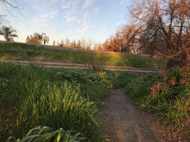 5720 Riverside Blvd, Sacramento, CA 95822