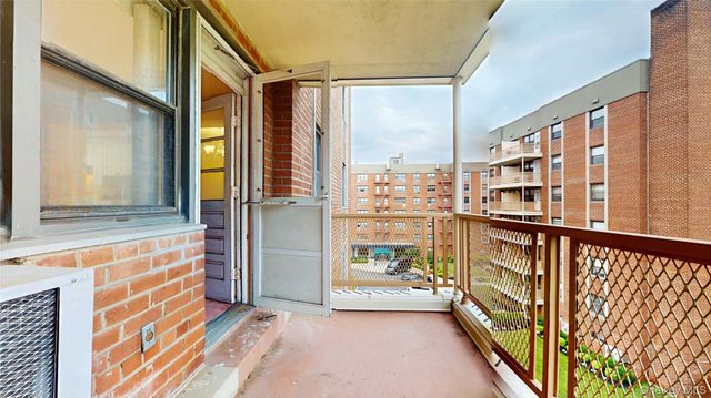 8420 153rd 4C, Howard Beach, NY 11414