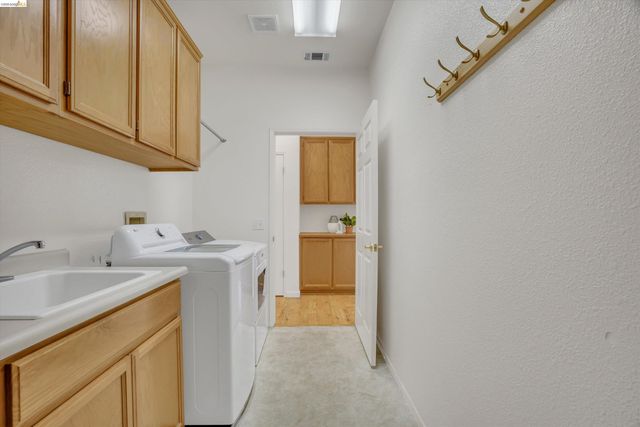 1711 Kent Dr, Brentwood, CA 94513