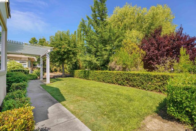 1711 Kent Dr, Brentwood, CA 94513