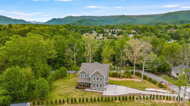 17 Baxter Woods Lane, Candler, NC 28715