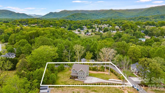 17 Baxter Woods Lane, Candler, NC 28715
