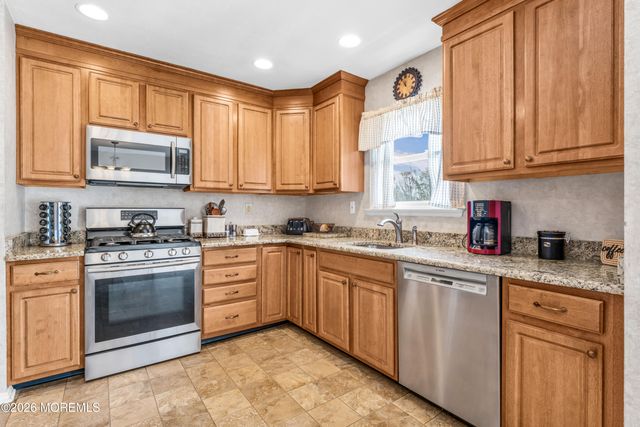 41 W Connecticut Concourse, Jackson, NJ 08527