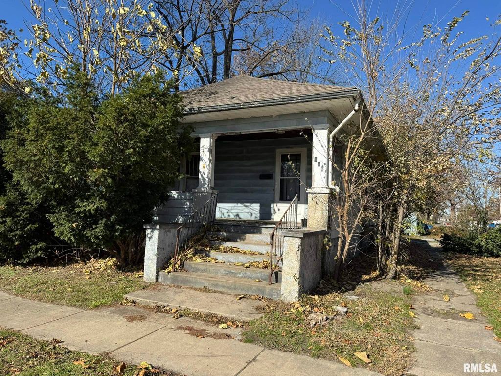 962 E BROADWAY, Centralia, IL 62801