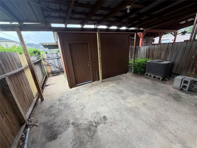 1524 Poplar Cove Street, La Porte, TX 77571
