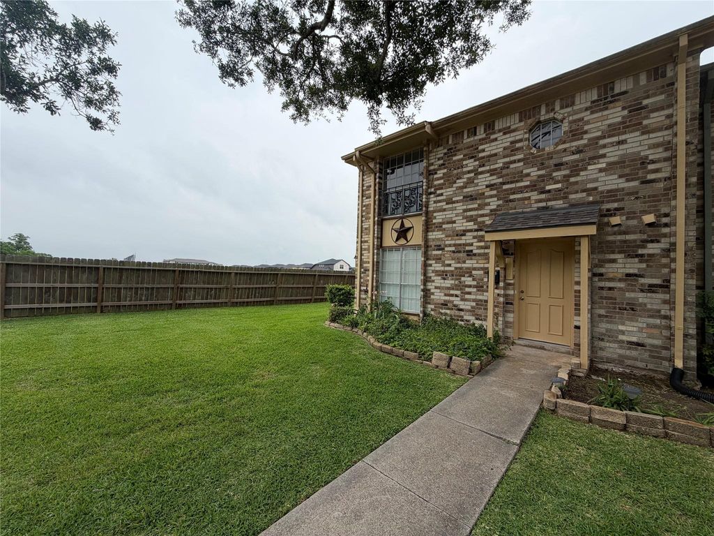 1524 Poplar Cove Street, La Porte, TX 77571