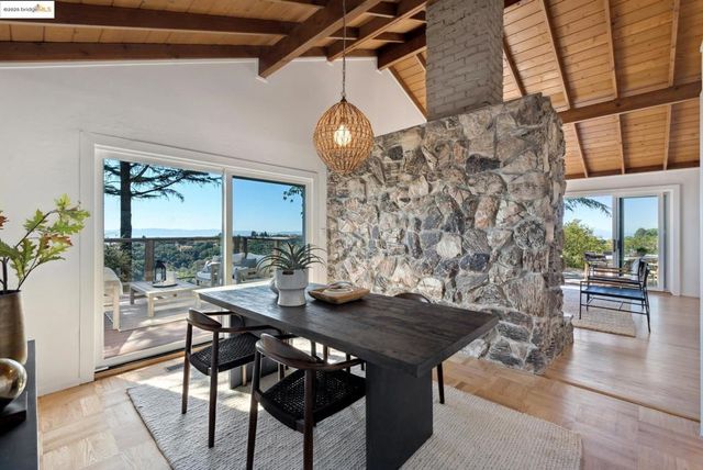 2 Graham Pl, Oakland, CA 94619