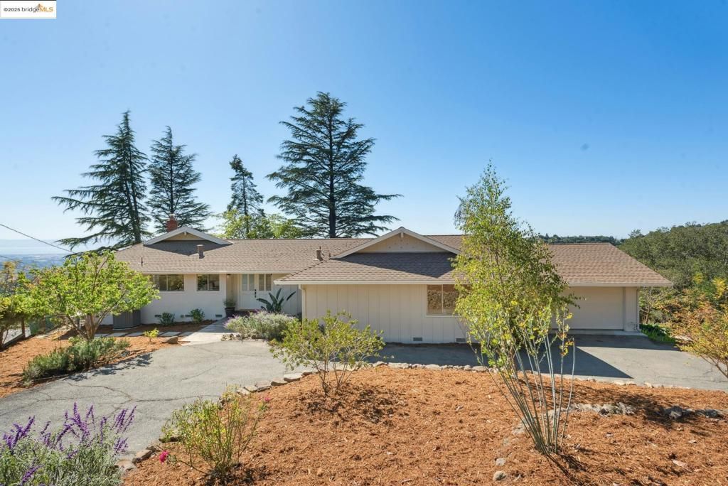 2 Graham Pl, Oakland, CA 94619