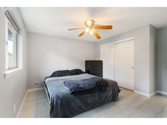 453 N 11TH St, St Helens, OR 97051