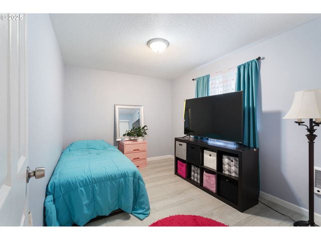 453 N 11TH St, St Helens, OR 97051