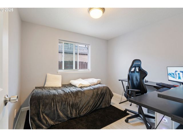 453 N 11TH St, St Helens, OR 97051