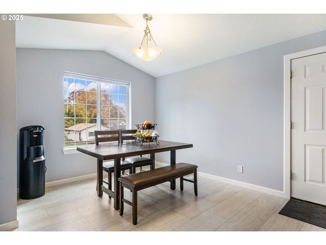 453 N 11TH St, St Helens, OR 97051